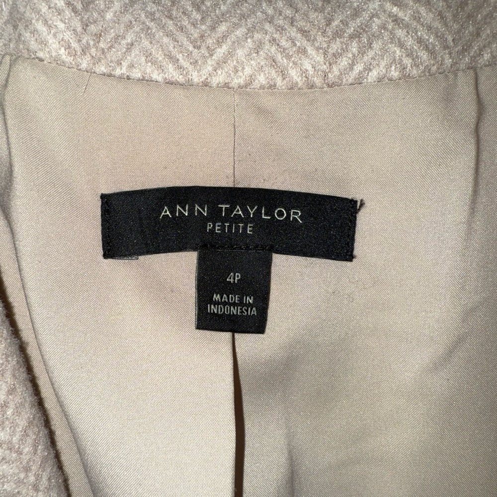 Ann Taylor Tan Blazer - Size 4P - Picture 6 of 8